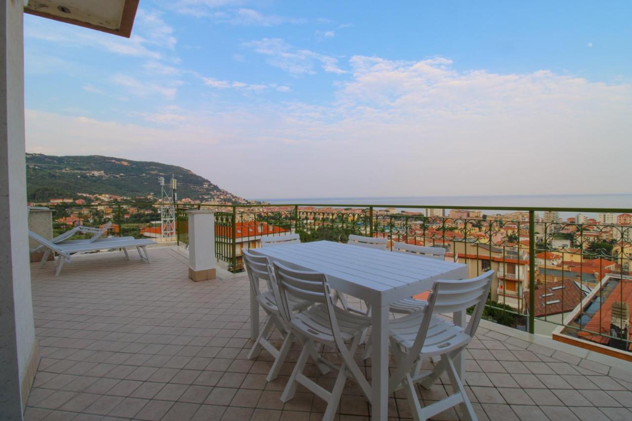 Апартаменты La Terrazza - By Ligooria Пьетра-Лигуре Экстерьер фото